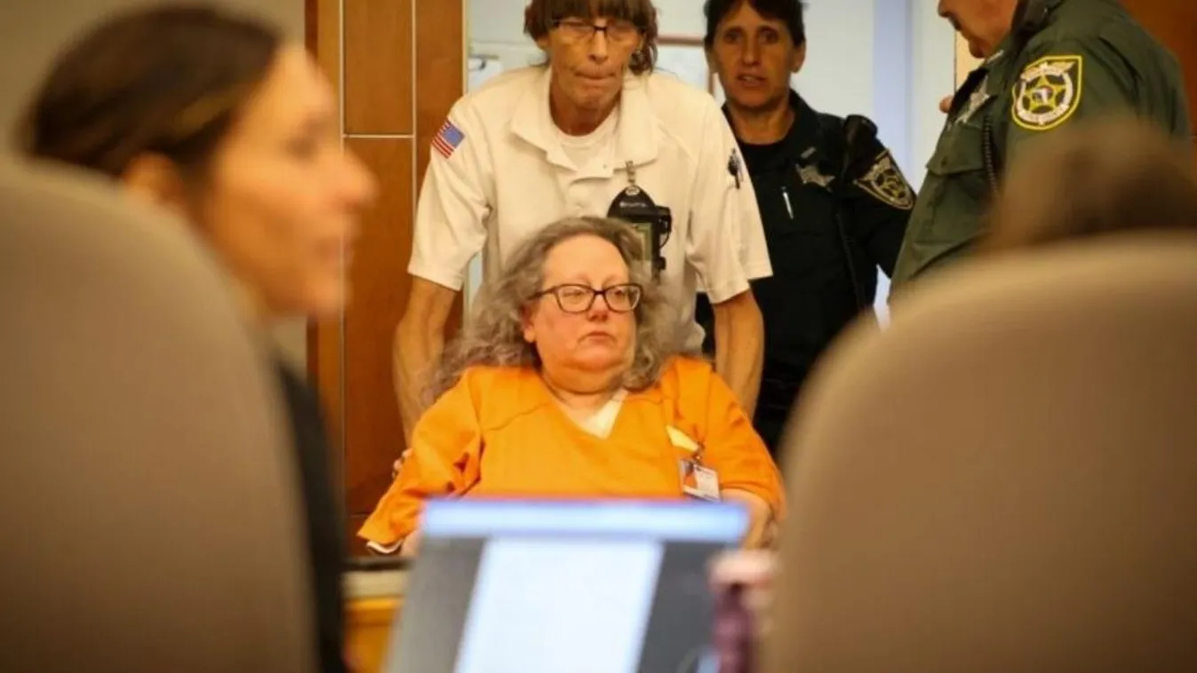 Kalapáccsal verte agyon laktótársát egy nő, majd napokig élt a holttesttel