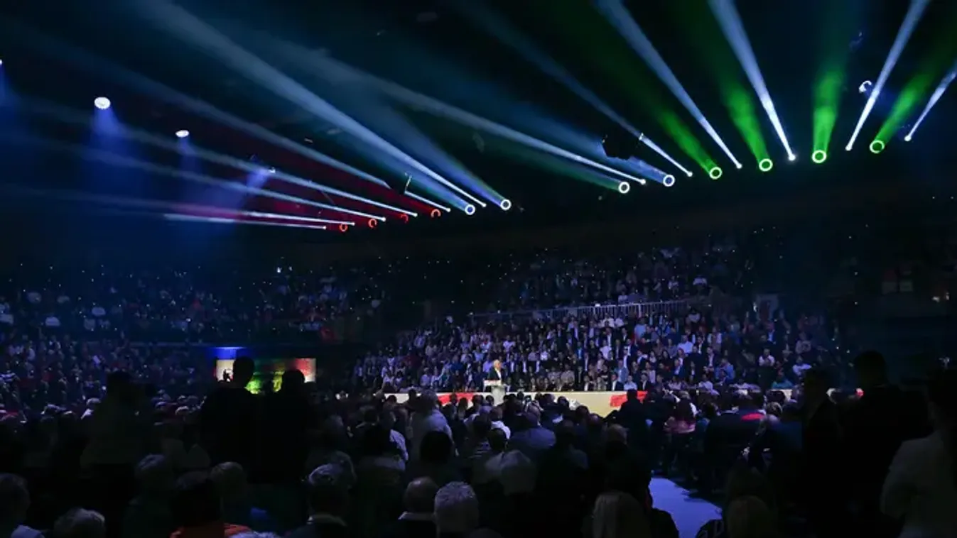 Megkezdődött a kaposvári Háborúellenes gyűlés