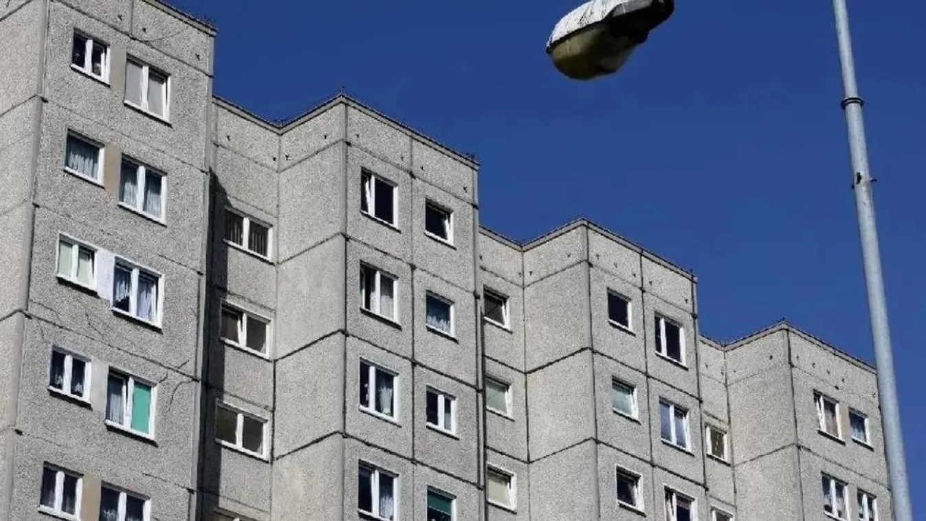 Gyerekeket kellett kimenekíteni egy nógrádi társasházból