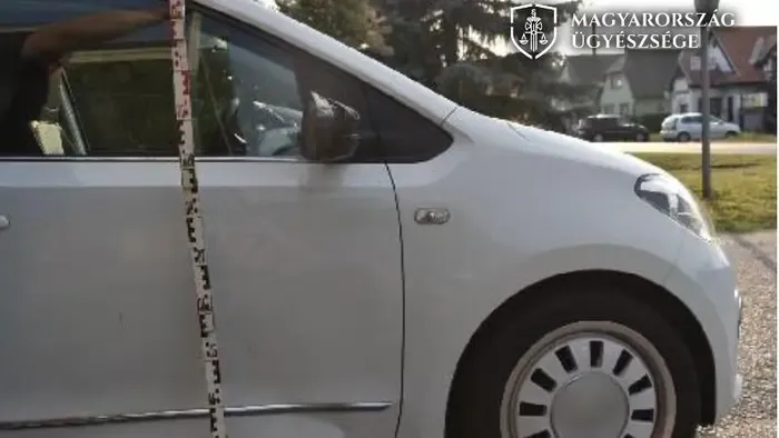 Elektromos rollerrel balesetezett egy tini és barátnője - Fotók