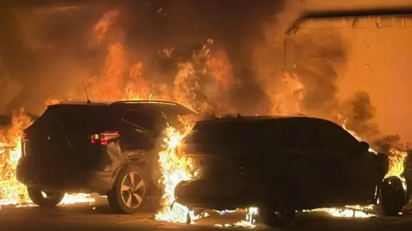 Több mint ezer autót gyújtottak fel szilveszterkor Franciaországban - Videó