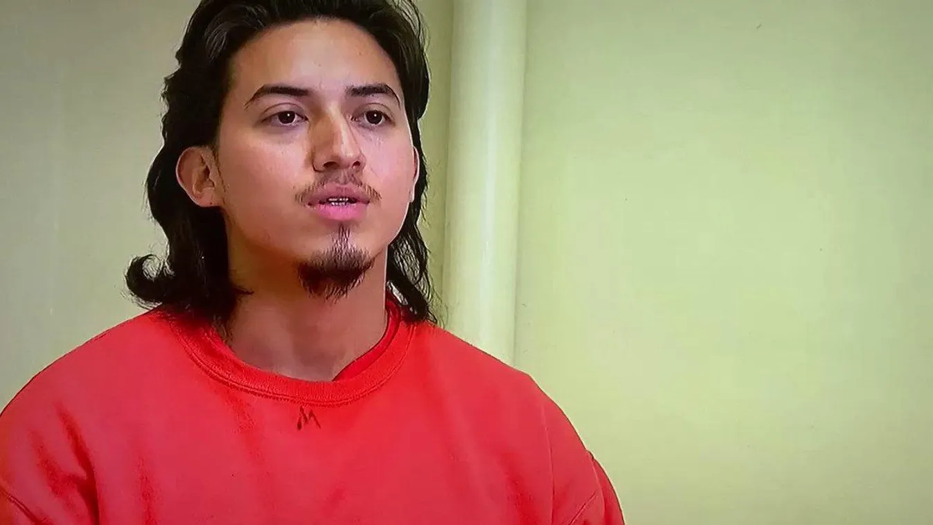 Élőben közvetítette a katona, ahogy kivégezi apját és mostohaanyját