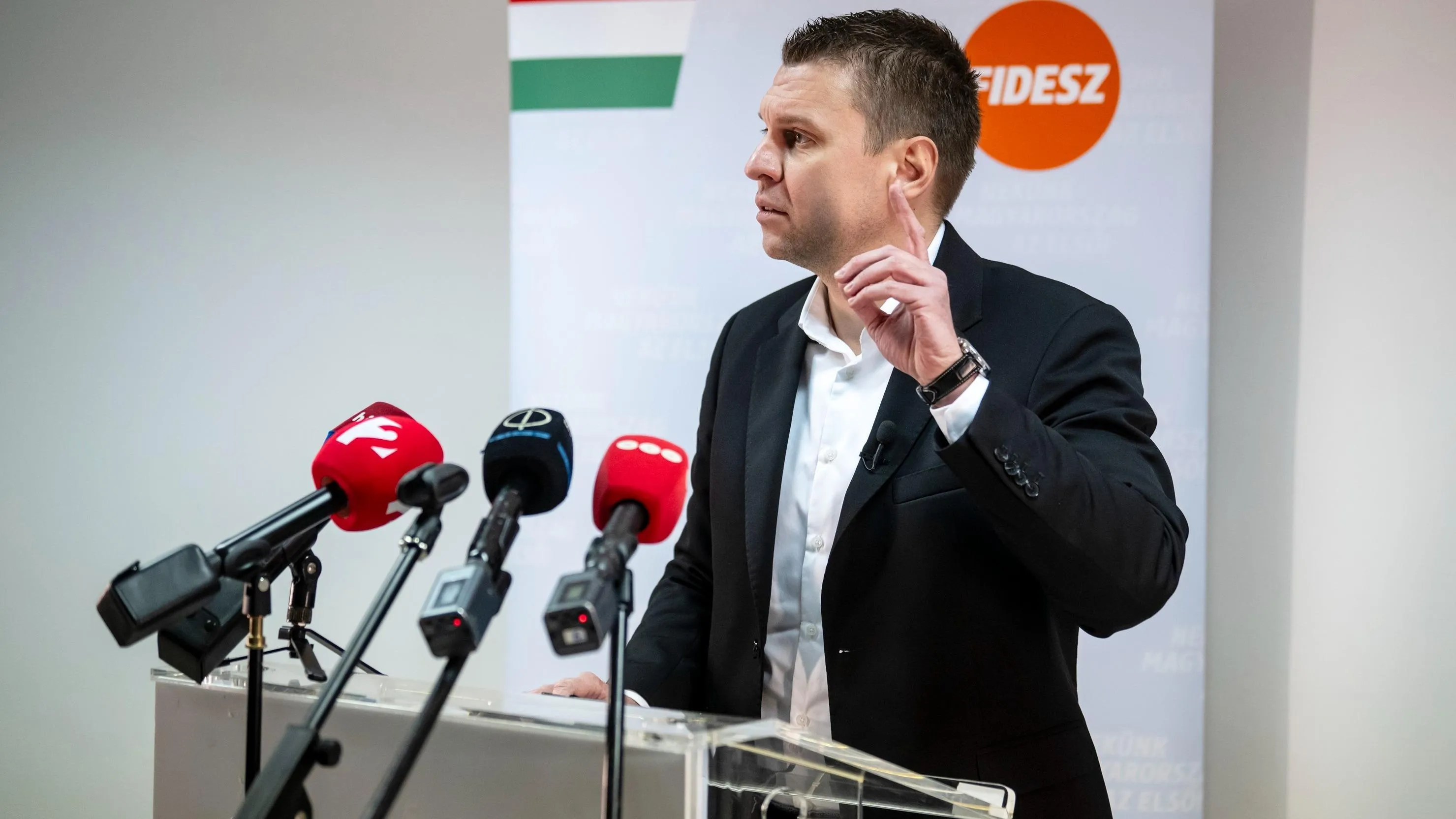 Menczer Tamás figyelmeztet a brüsszeli döntés veszélyeire