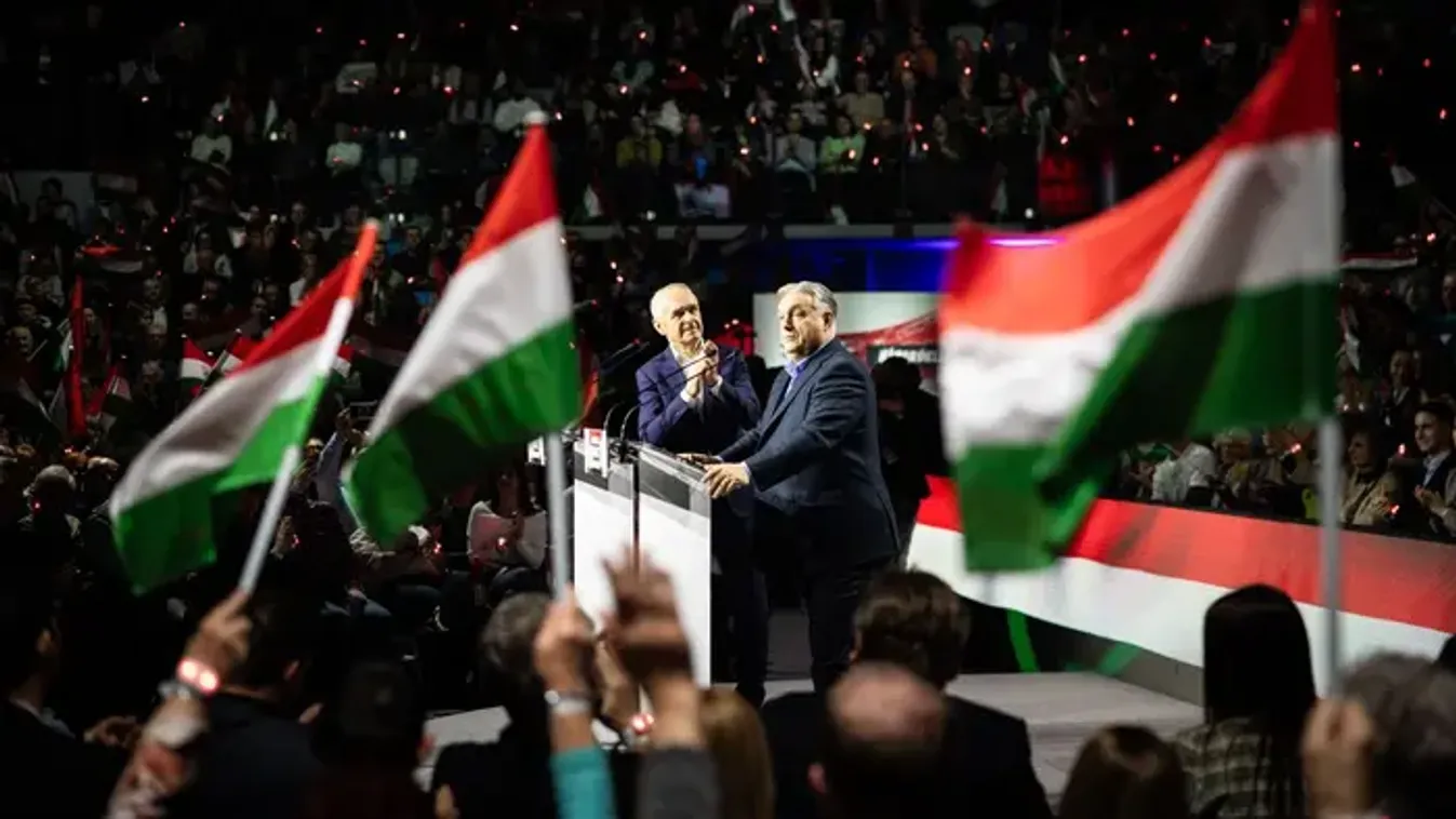 Komoly erődemonstráció, hogy Orbán Viktor telt ház előtt tart gyűlést