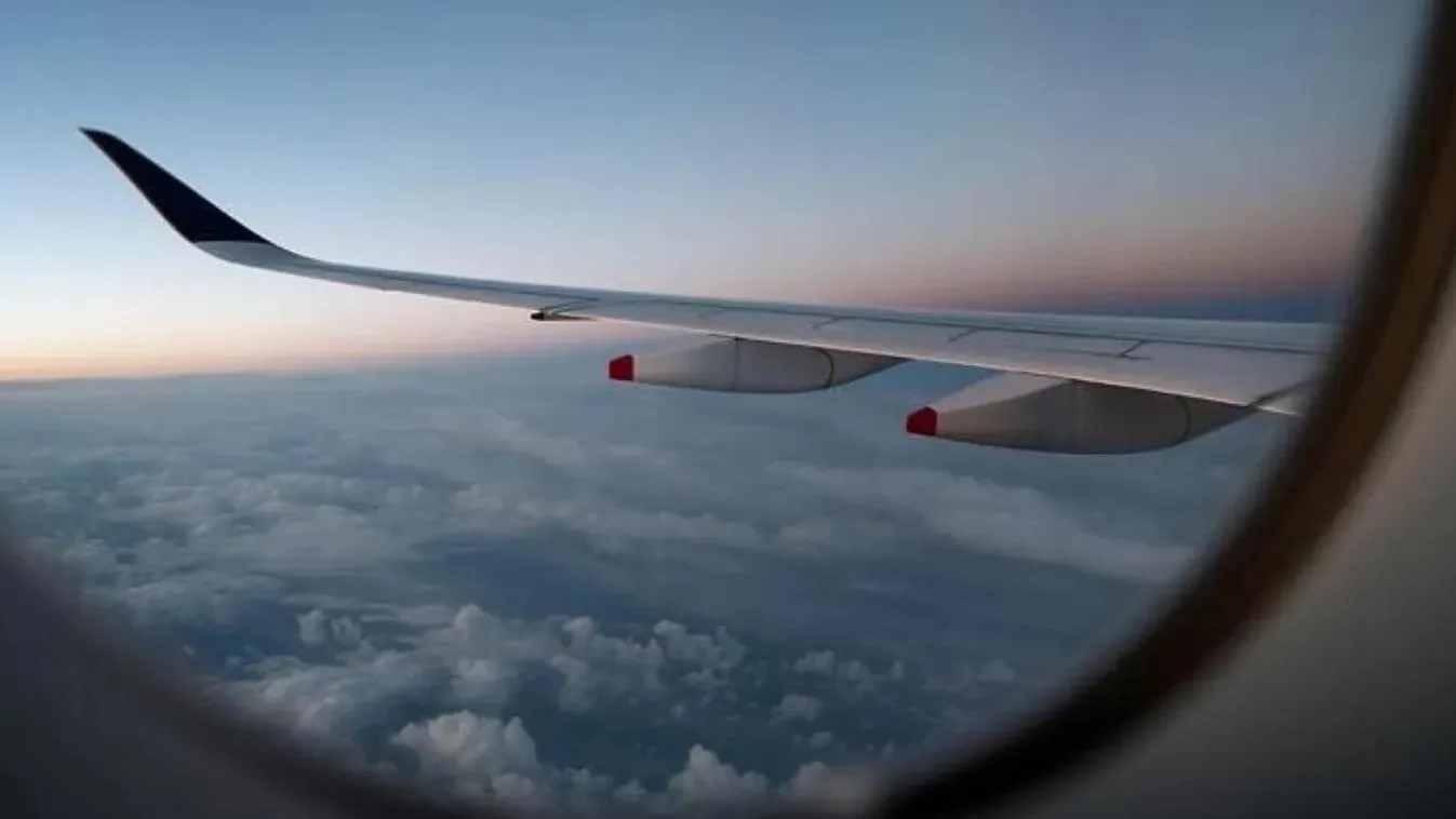 Halott feleségével akart repülőre szállni egy férfi