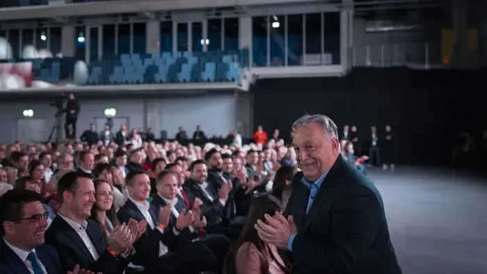 A kongresszussal újabb sebességfokozatba kapcsolja a Fidesz a kampányát