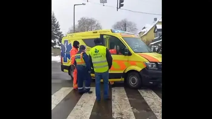 Mentőautó szenvedett balesetet Miskolcon – videóval