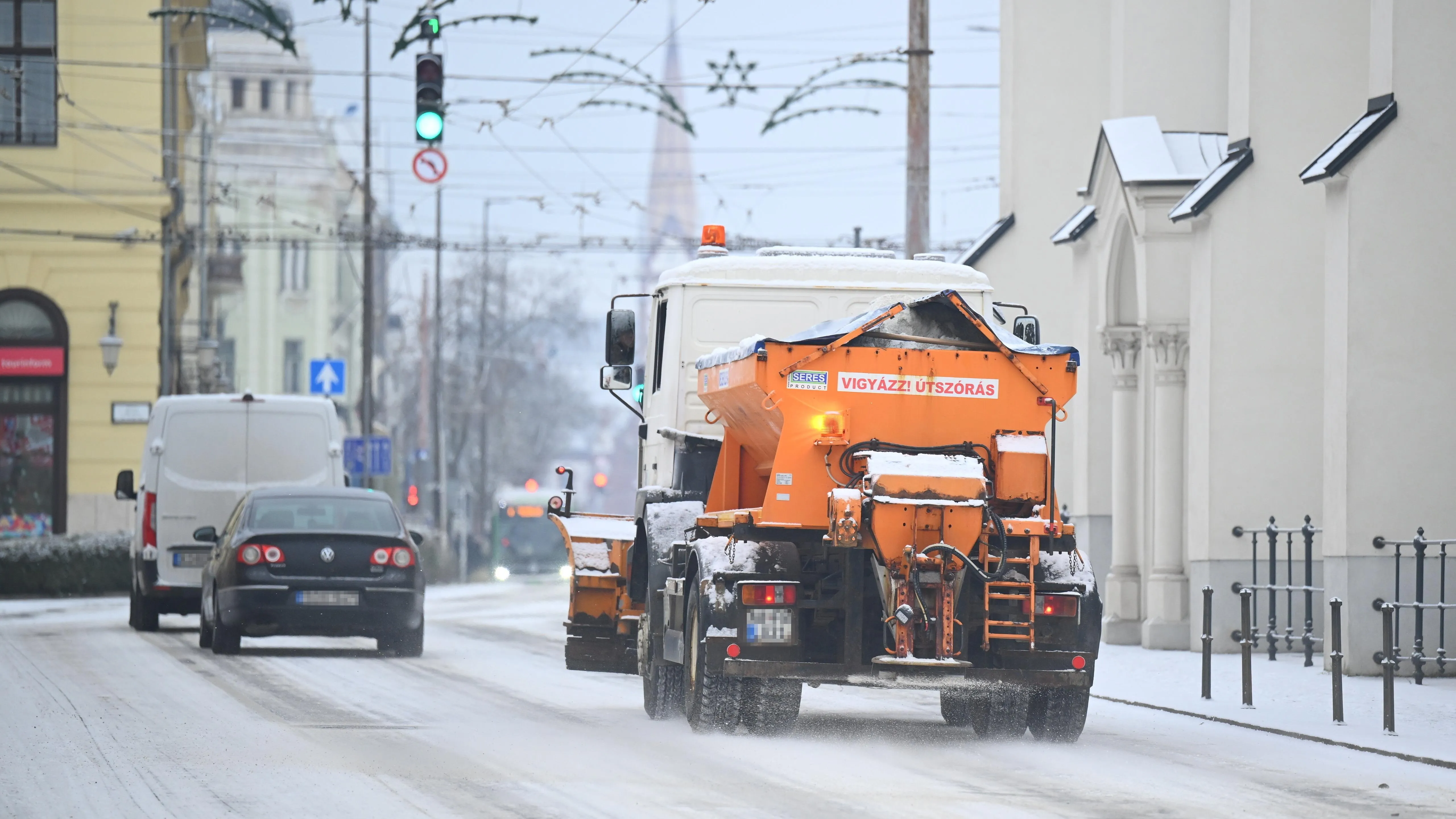 Jön a nagy hó és az ónos eső, itt kaphatnak naprakész tájékoztatást a közlekedők