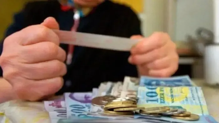 Elindultak a kézbesítők a megemelt nyugdíjakkal