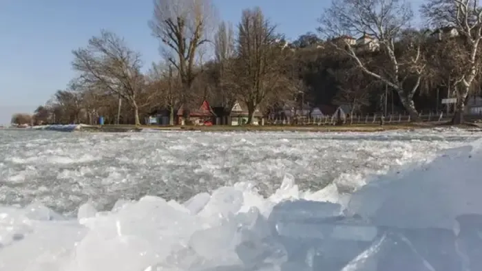 Ráment a Balaton jegére, megbüntették