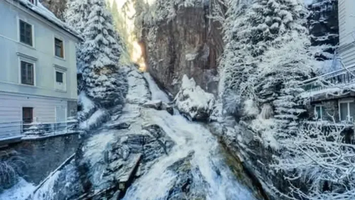 Halálra fagyott a híres vízesésnél egy férfi