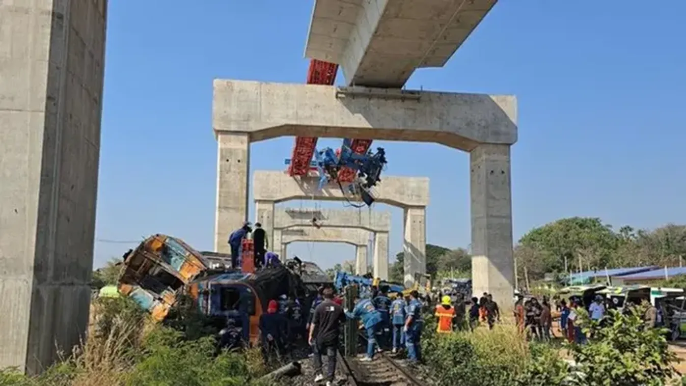 Thaiföld északkeleti részén többen meghaltak, amikor daru zuhant rá egy vasúti szerelvényre