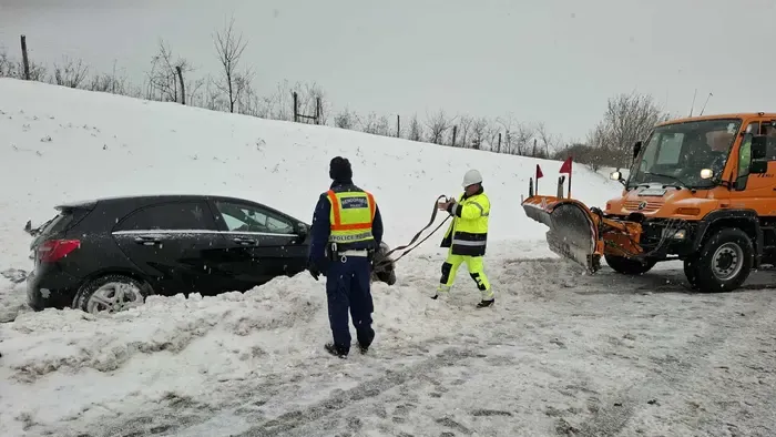 Kormány: Teljes a készültség, segítünk a bajban! - videóval