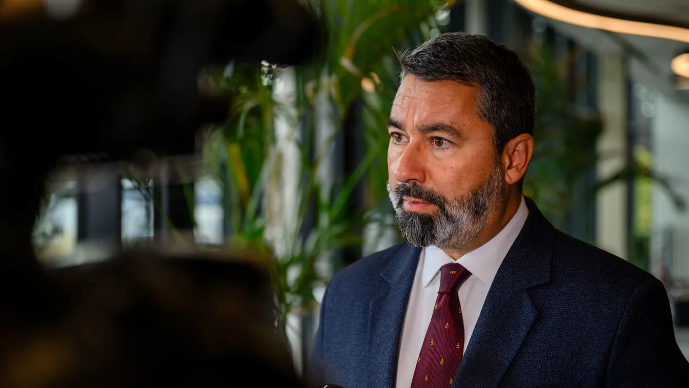 Hidvéghi Balázs szerint Brüsszel utasítására támadja a Nemzeti Petíciót a Tisza