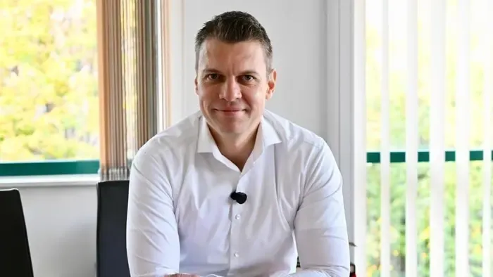 Hann Endre kétségbeesetten magyarázza a Medián bizonyítványát