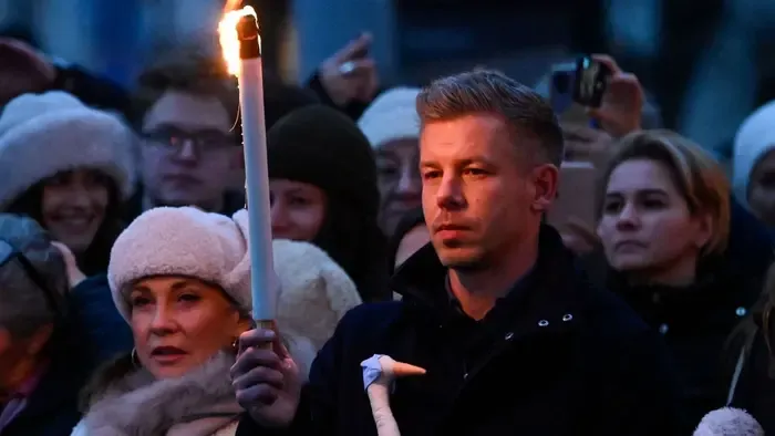 Beszédes domainek bizonyíthatják: Magyar Péter előre készül a bukásra