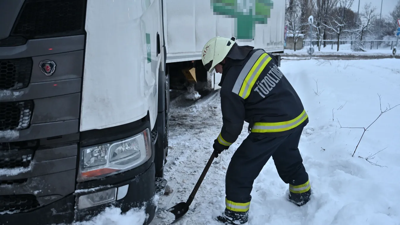 Teljes kapacitással dolgozik minden állami szerv