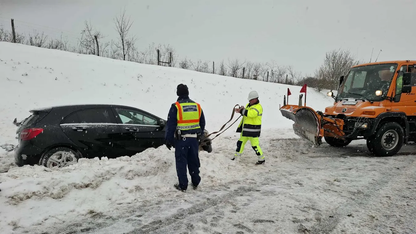 Kormány: Teljes a készültség, segítünk a bajban! - videóval
