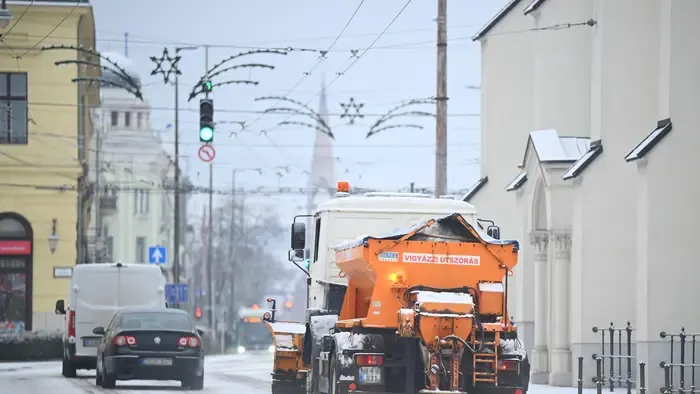 Jön a nagy hó és az ónos eső, itt kaphatnak naprakész tájékoztatást a közlekedők