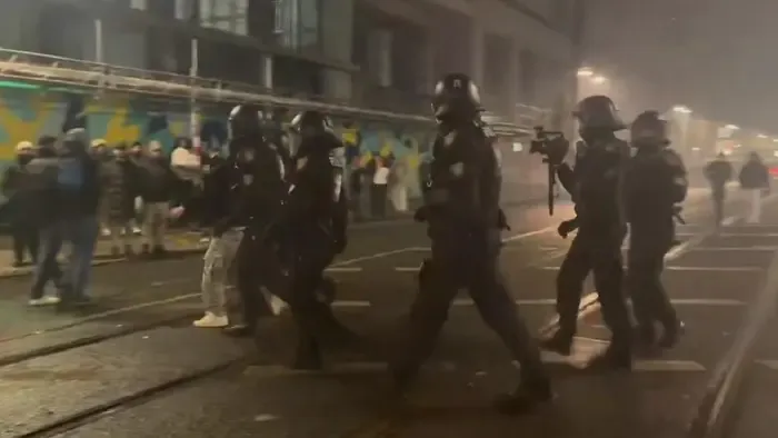 Európa-szerte pokollá változtak az utcák szilveszter éjjelén, így tomboltak a vandálok – videóval