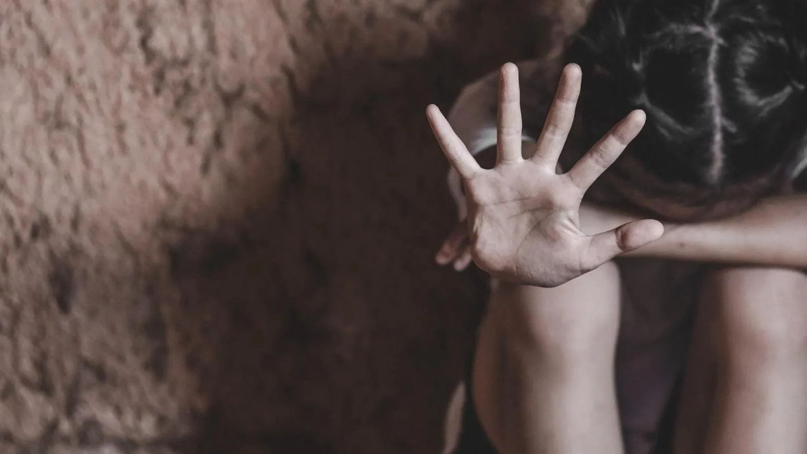 Tízéves gyereket erőszakoltak meg és ejtett teherbe egy migráns