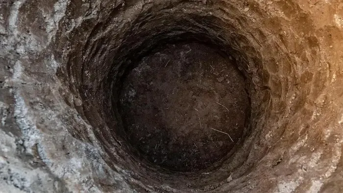 Kútban találták meg egy nő holttestét