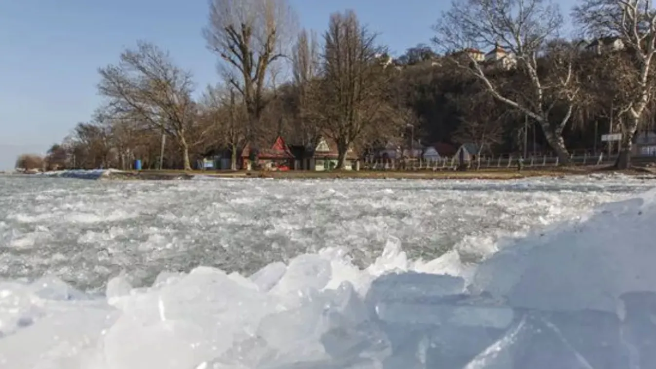 Ráment a Balaton jegére, megbüntették