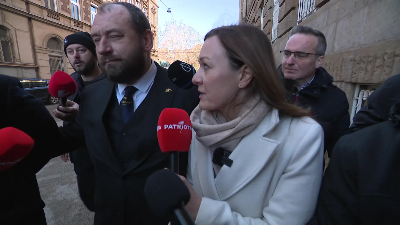 Az ukrajnai nagykövet elmenekült a magyar újságírók elől - videóval