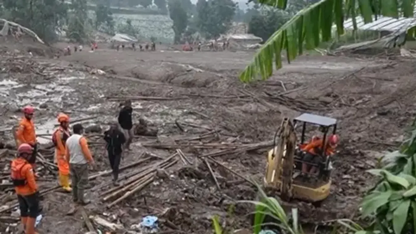 Több tucat halálos áldozata van a földcsuszamlásoknak Indonéziában