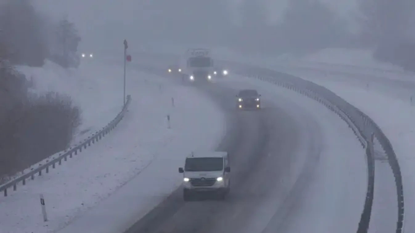 Brutális halálos baleset az M6-oson, kétszer is elütöttek egy embert