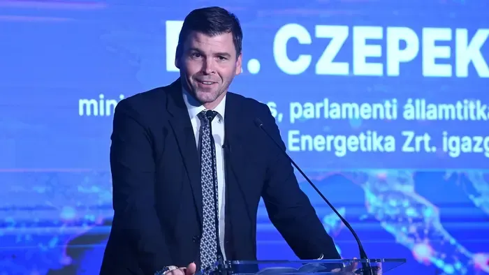 Magyar Péter „nagy igazolása” tökéletes a Brüsszel által elvárt megszorítások teljesítésére – nem lepte meg az államtitkárt a Tisza-vezér döntése (VIDEÓ)
