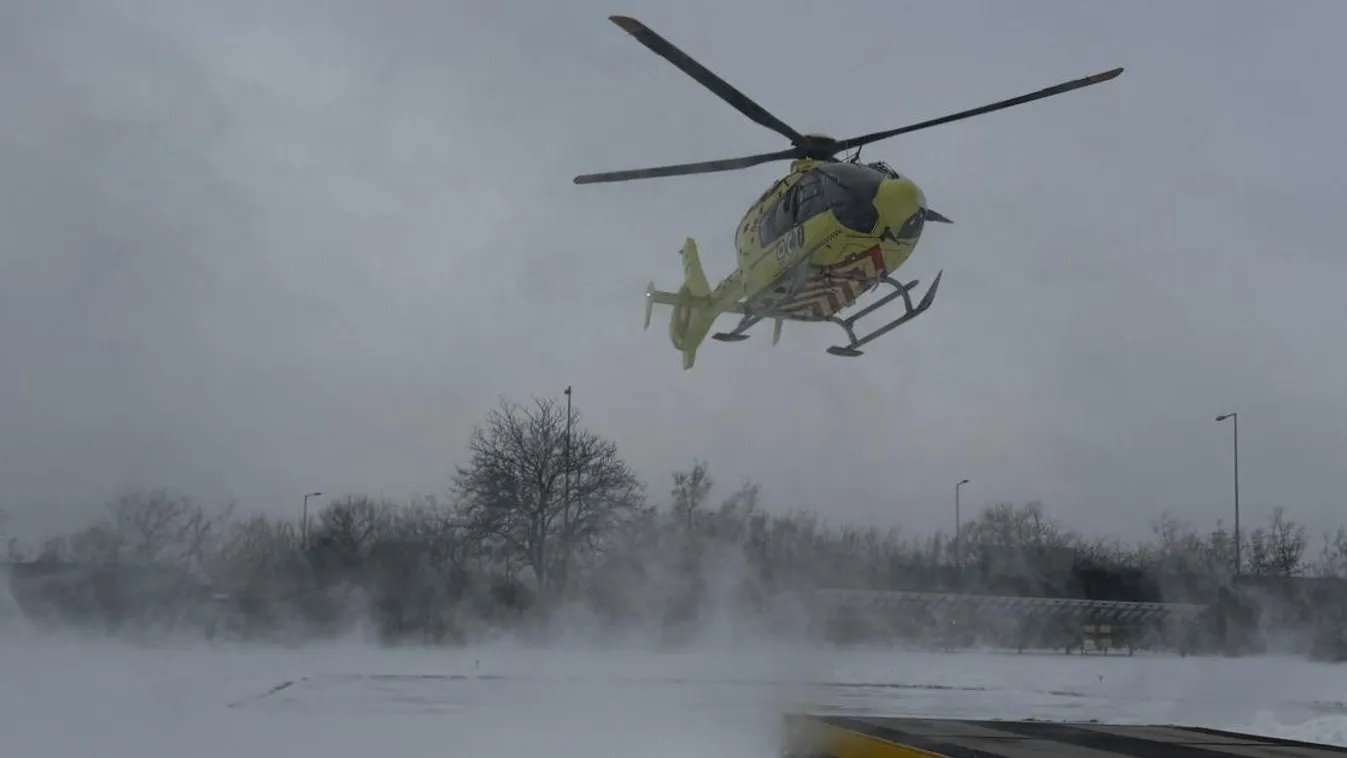 Tömegbaleset az M1-esen, mentőhelikopter sietett a helyszínre