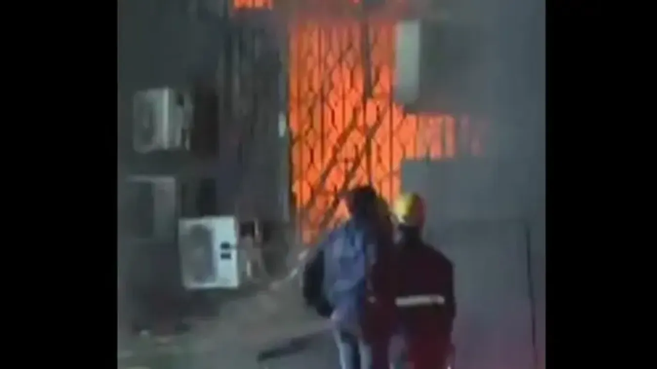 Karacsiban tűz ütött ki egy bevásárlóközpontban, többen meghaltak