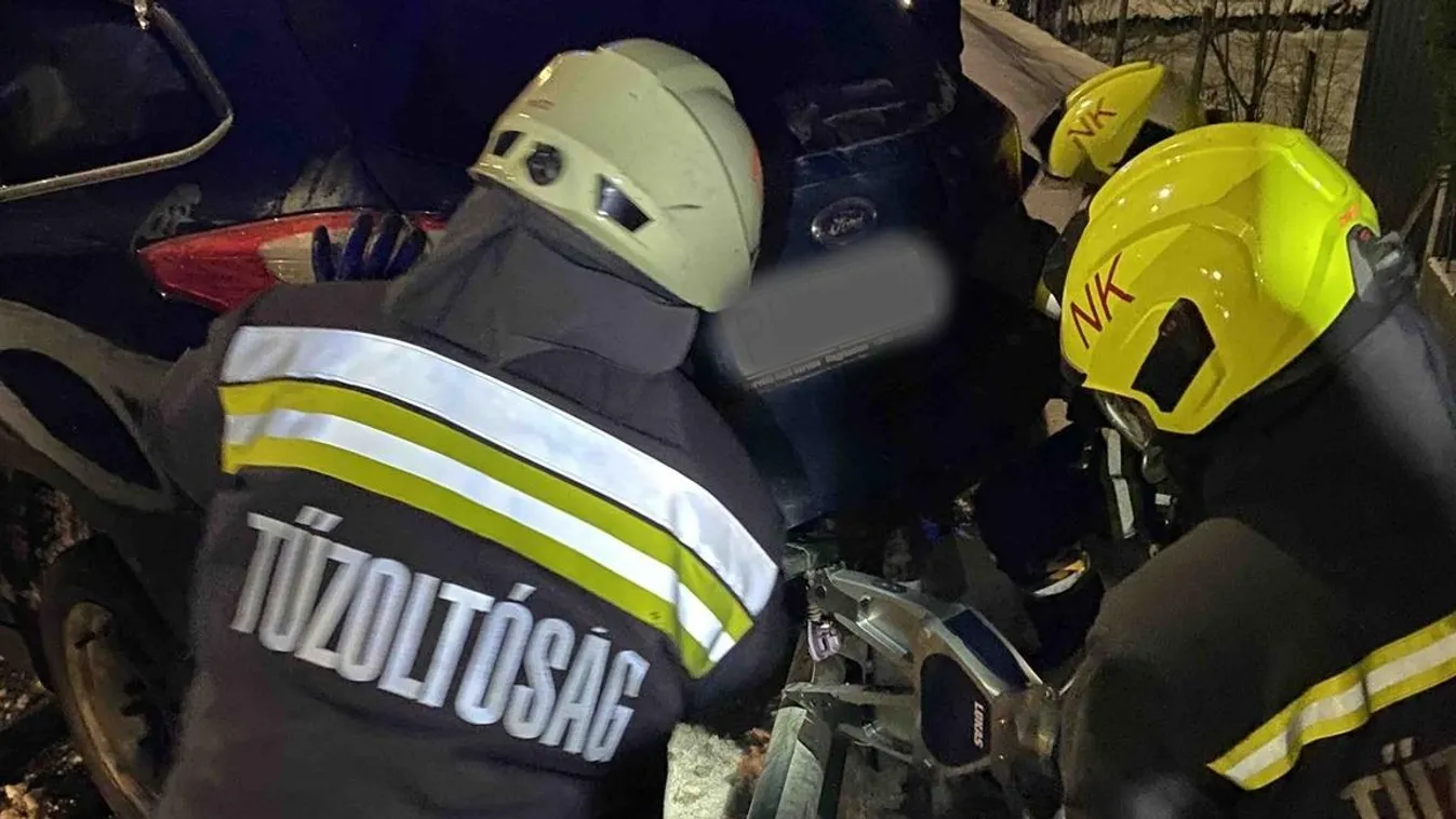 Tűzoltók, mentők és a szolgáltatók egyszerre küzdenek
