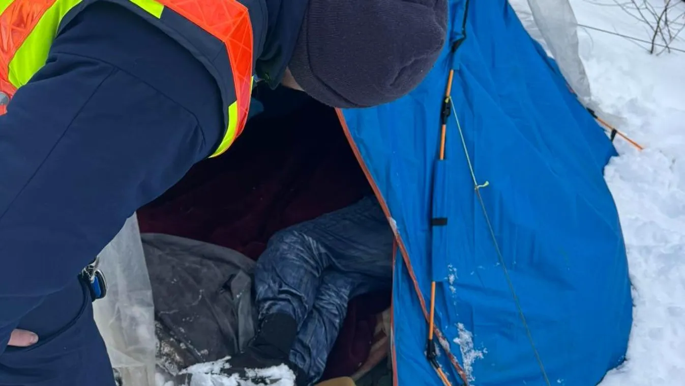 Sátorban próbálták átvészelni a mínuszokat, a rendőrök azonnal intézkedtek