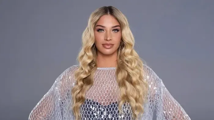 Különös kéréssel fordult követőihez Curtis párja