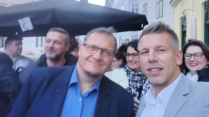 A Tiszából kiugrott szakértő: adóemelésekre és megszorításokra készül a Tisza, de ezt a választásokig el akarják titkolni