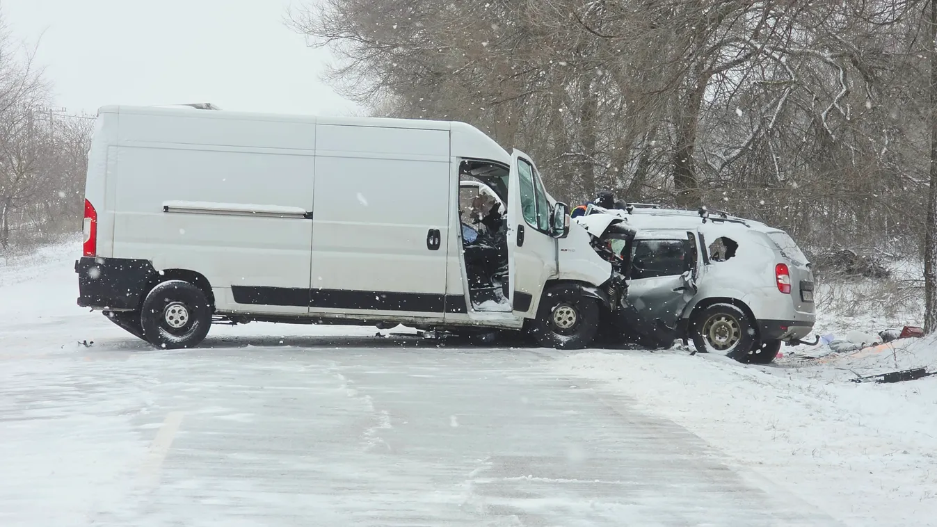 Furgonnal ütközött, majd szörnyethalt egy autós Nyárlőrincnél