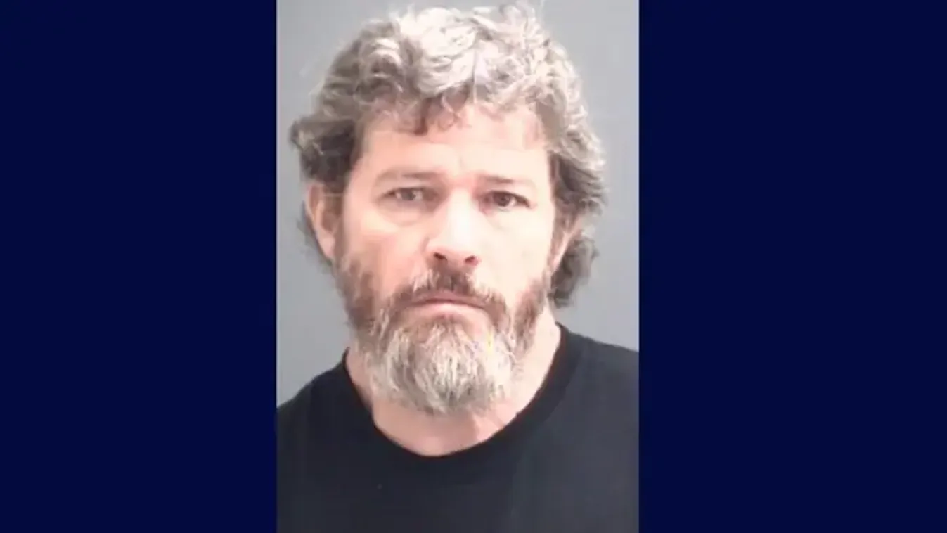 Válás után ölte meg feleségét és fiát egy férfi, a házat is rájuk gyújtotta