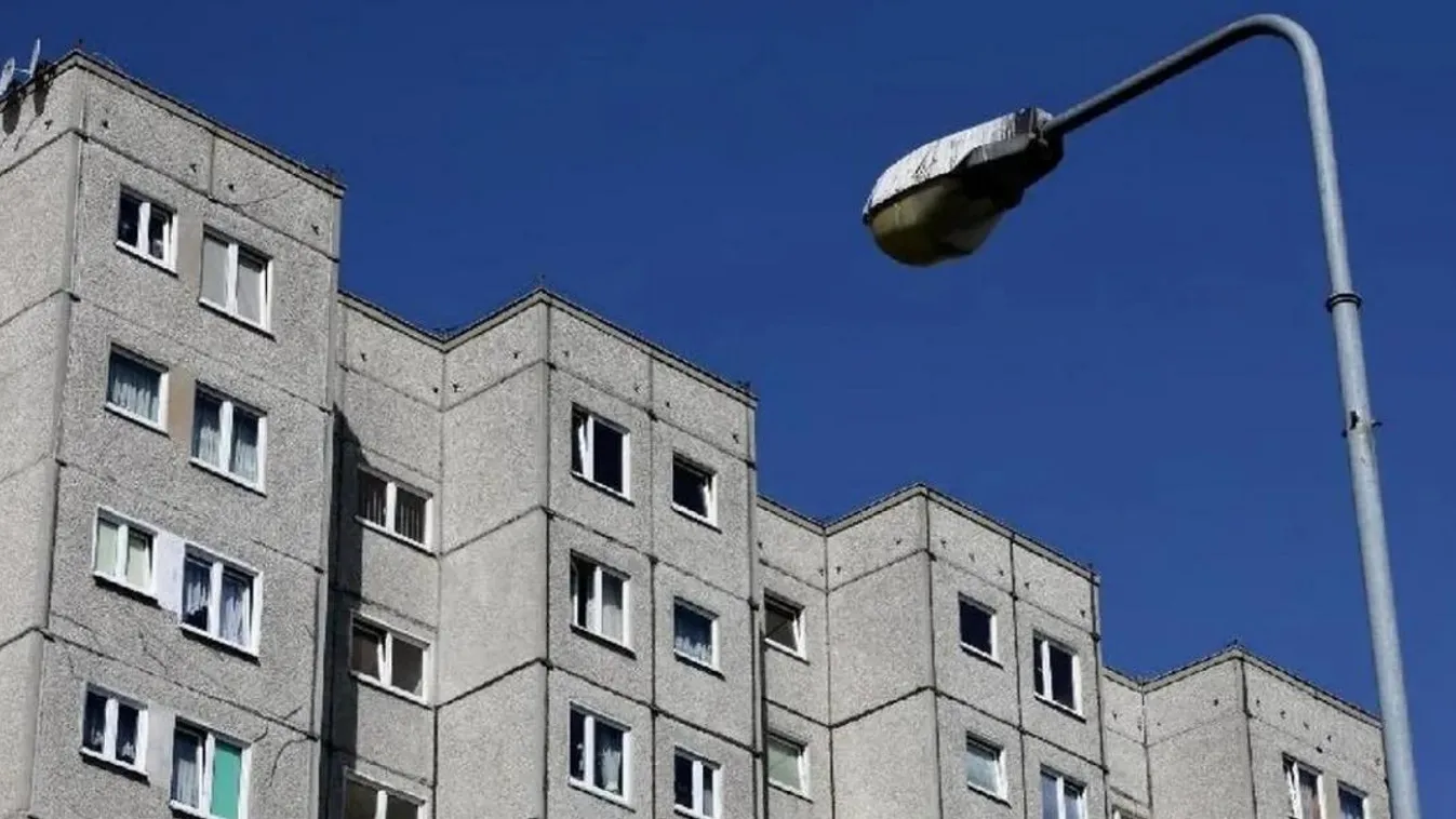 Holttestet találtak egy lakóház teraszán, rejtély övezi az esetet