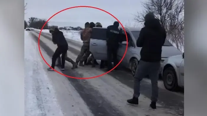 Tombol az erőszak az ukrán kényszersorozó akciók során - videóval