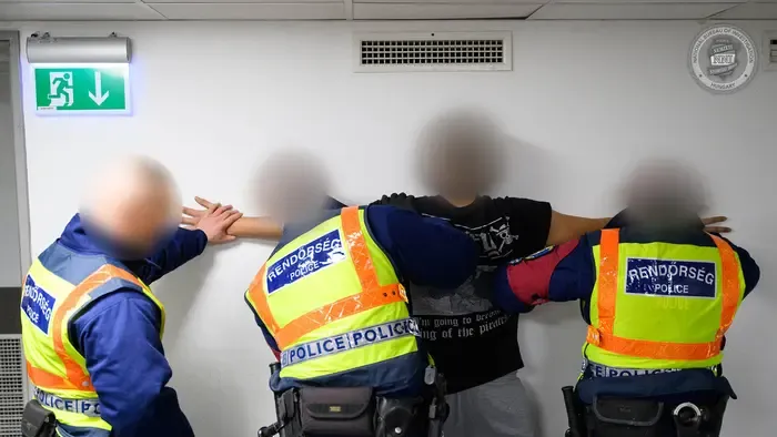 Debrecenben gyilkolt, Svájcban fogták el