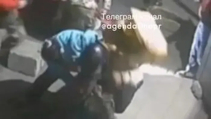 Drámai jelenet Ukrajnában: futár és tisztek csaptak össze a kényszersorozás közben