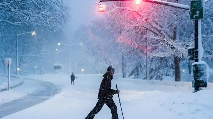 Rekordközeli havazás és hurrikánerejű szél bénította meg az Egyesült Államok északkeleti partvidékét