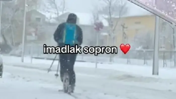 33 centi hó? Autó helyett síléccel vágott neki Sopronnak – videó