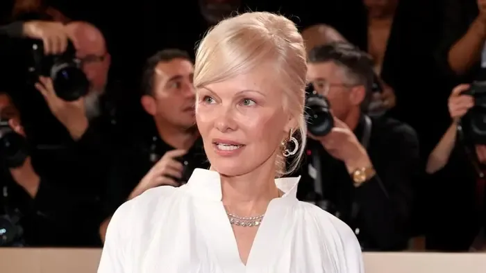 Így él most a Baywatch egykori szexszimbóluma