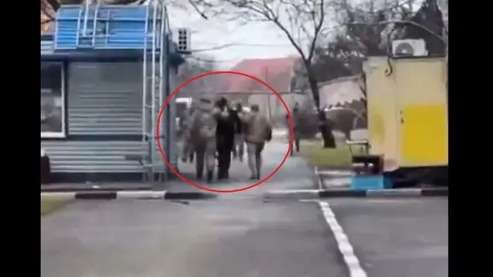 Folytatódik a kegyetlen kényszersorozás Ukrajnában, újabb megrázó videó látott napvilágot