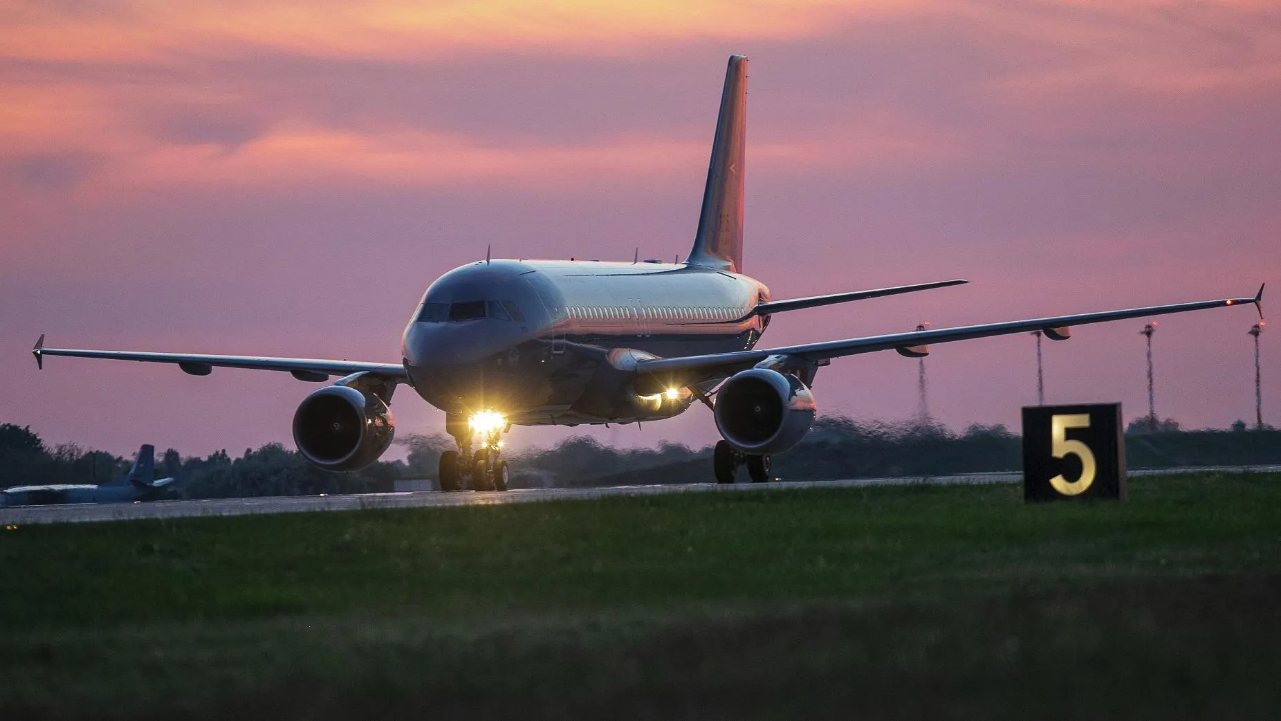 Drágább lesz nyáron a repülőjegy, ha egyáltalán felszáll a gép