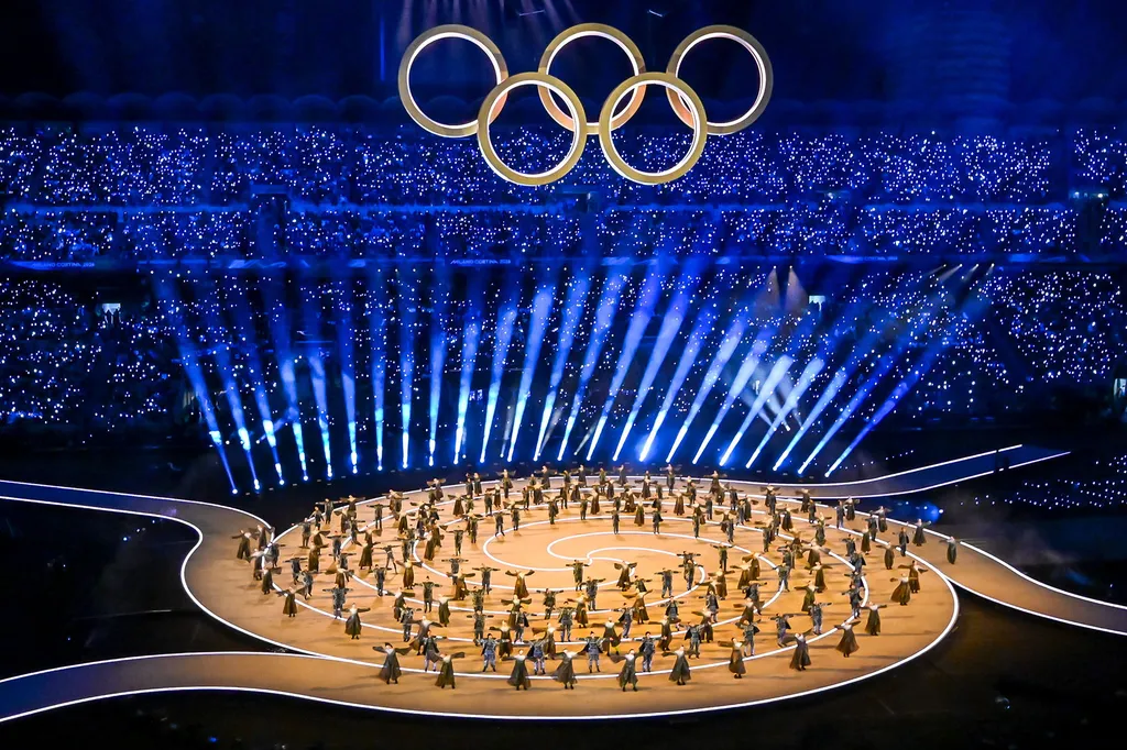 Milánó, 2026. február 6.
Az olimpiai ötkarika a 2026-os milánói-cortinai téli olimpia megnyitóünnepségén a milánói San Siro Stadionban 2026. február 6-án.
MTI/Illyés Tibor