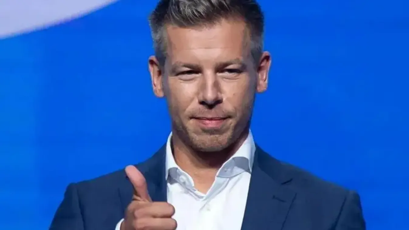 Az ukrán fegyverlobbi fogja a Tisza egri képviselőjelöltjének kezét